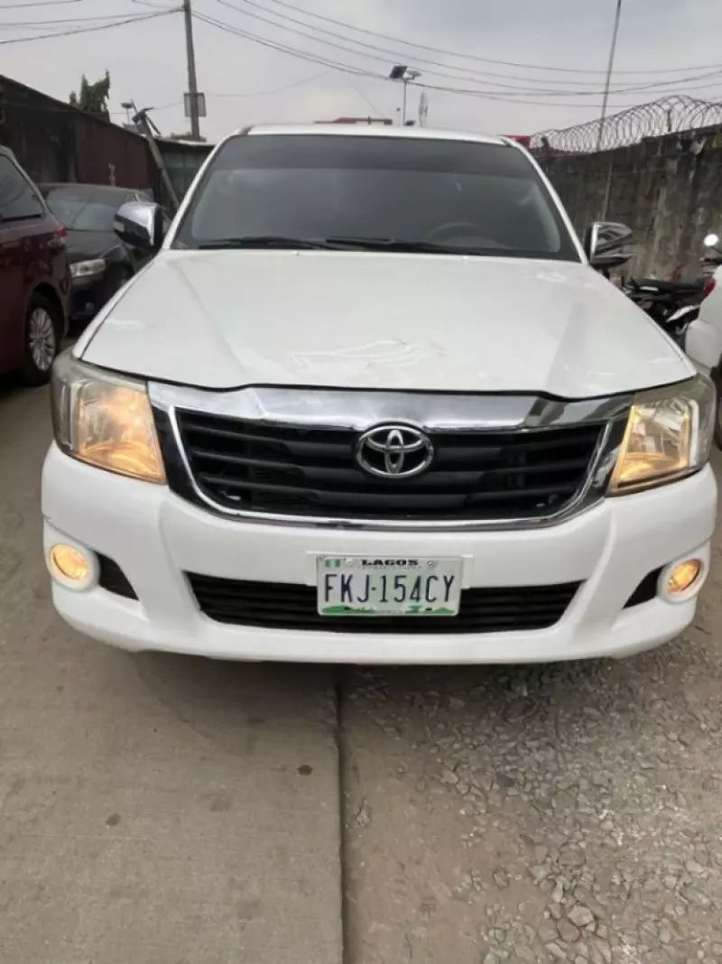 Toyota Hilux   - 2010
