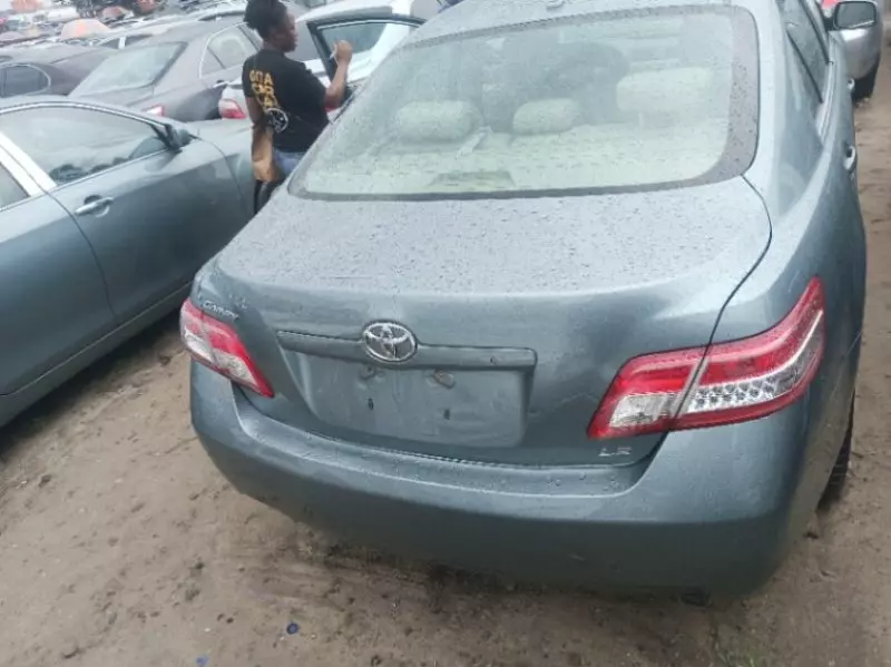 Toyota camry   - 2010