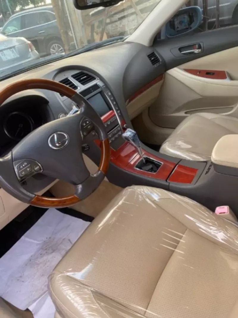 Lexus ES 350   - 2010