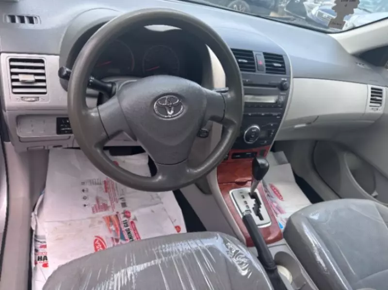 Toyota corolla   - 2010
