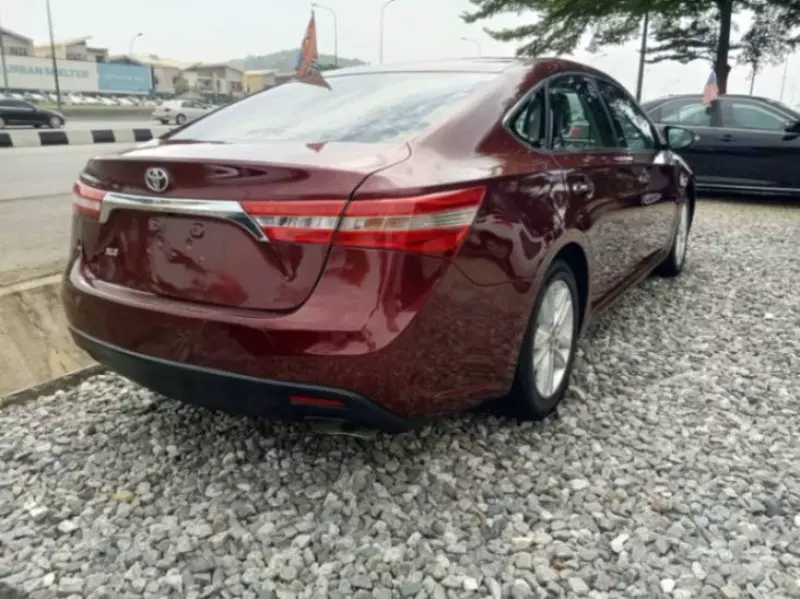 Toyota Avalon   - 2013