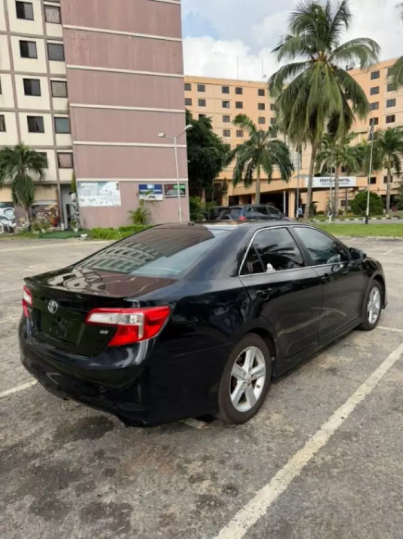 Toyota Camry   - 2012