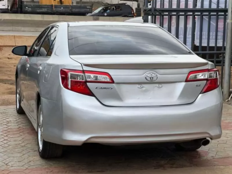 Toyota Camry   - 2012