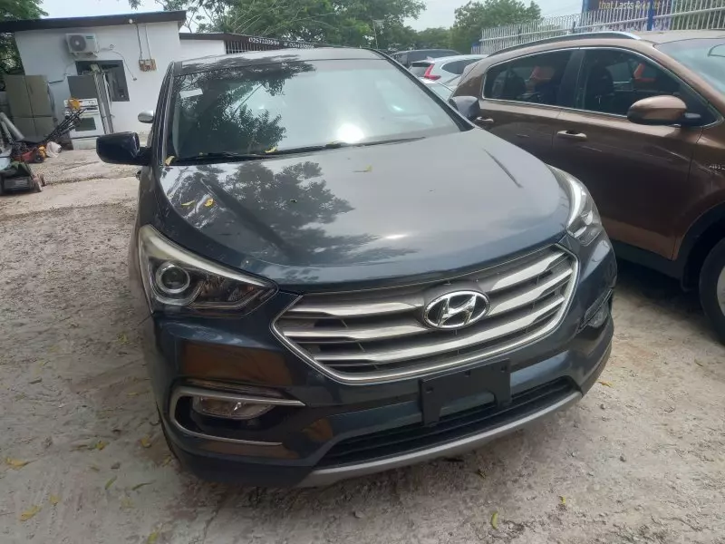 Hyundai Santa Fe   - 2017