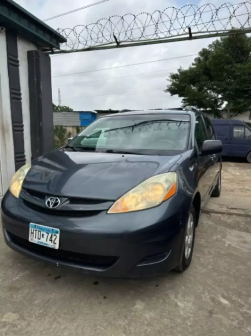 Toyota Sienna   - 2006