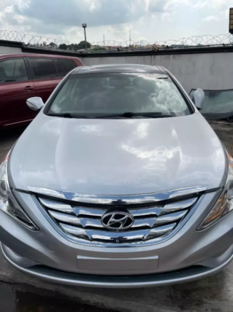 Hyundai Sonata   - 2012