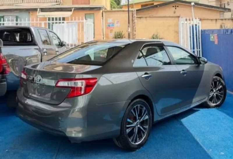 Toyota Camry   - 2013