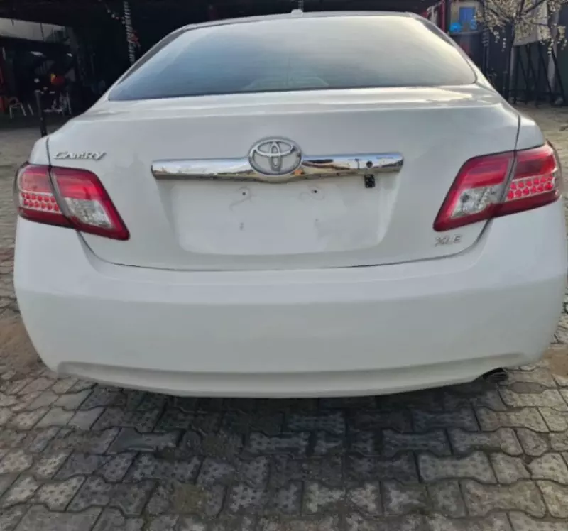 Toyota Camry   - 2011