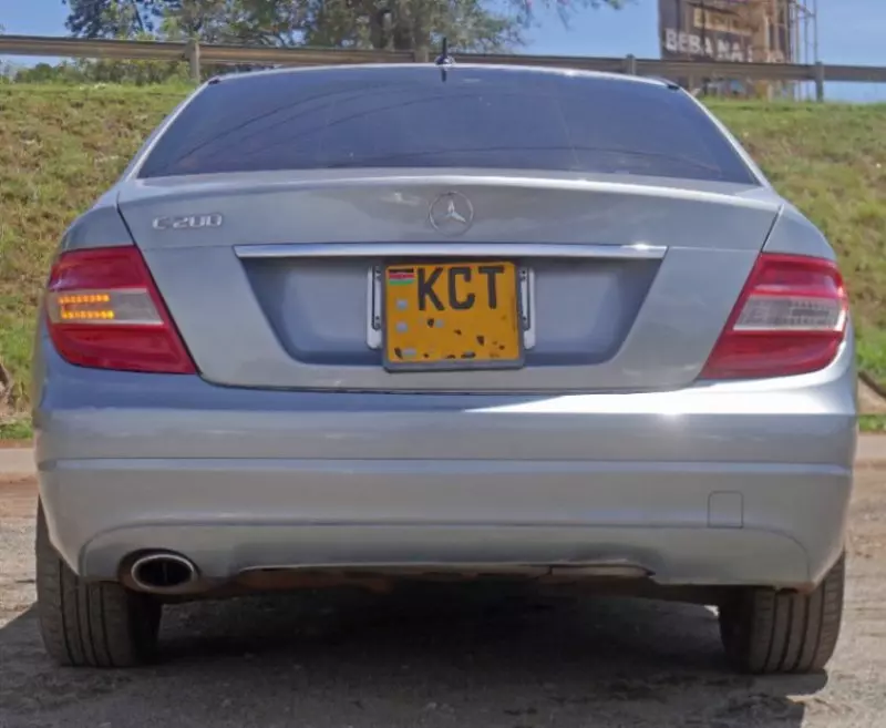 Mercedes-Benz C200   - 2011