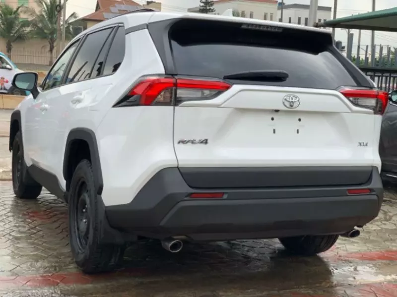 Toyota RAV 4   - 2021
