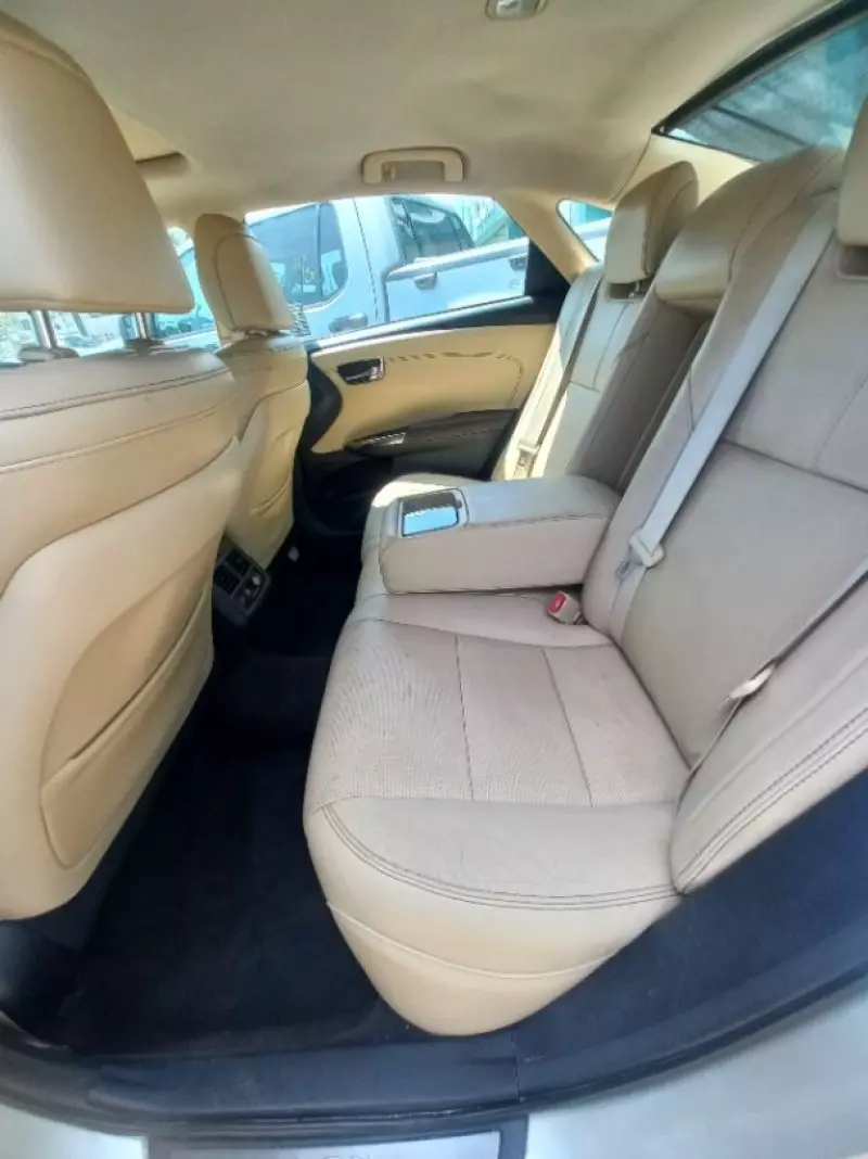 Toyota Avalon   - 2013
