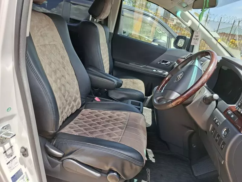 Toyota Alphard   - 2011