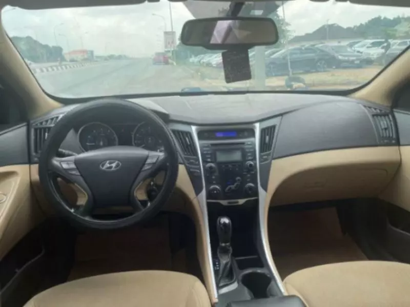 Hyundai Sonata   - 2013