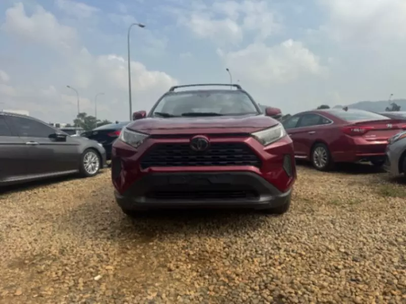 Toyota RAV 4   - 2019