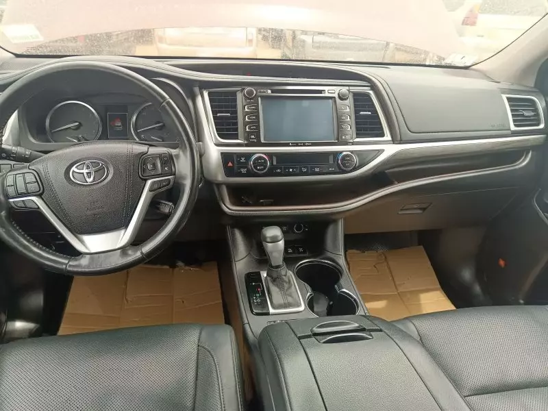 Toyota Highlander   - 2017