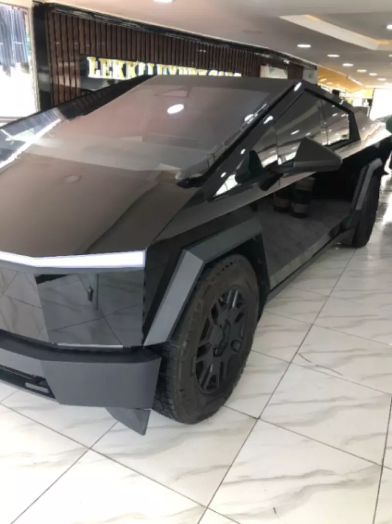 Tesla Model 3   - 2024