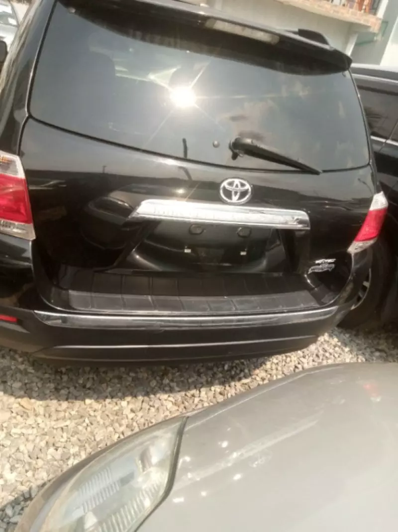 Toyota Highlander   - 2012