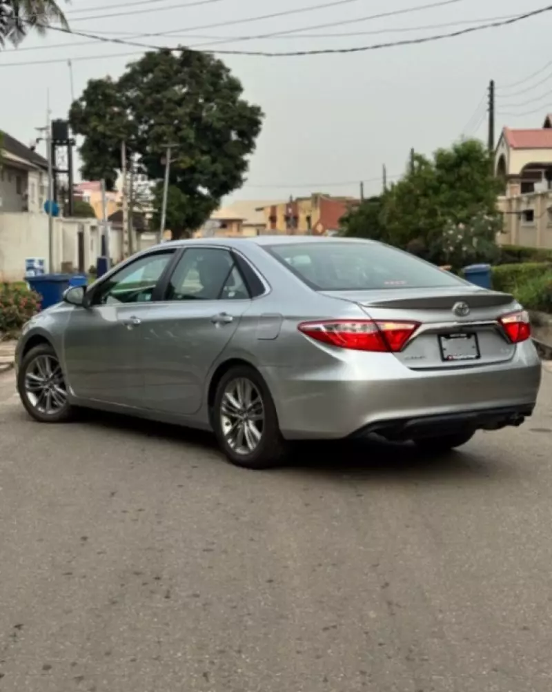 Toyota Camry   - 2016