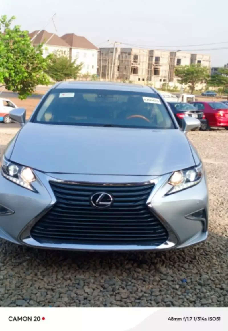 Lexus ES   - 2016