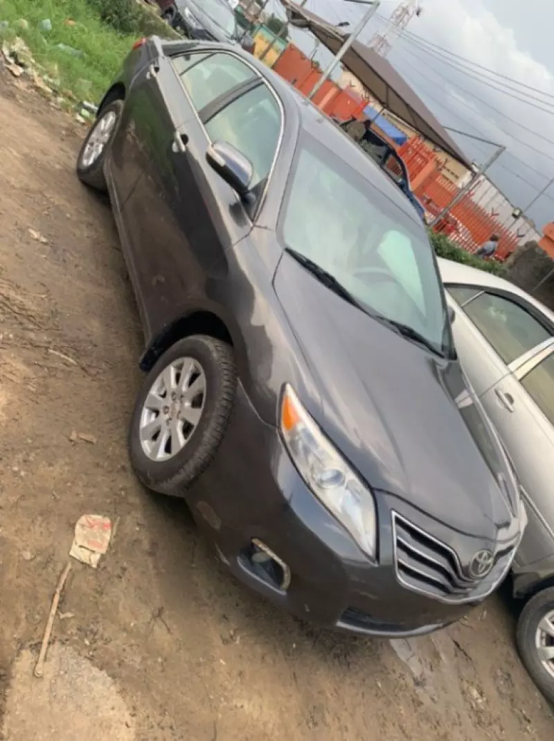 Toyota Camry   - 2009
