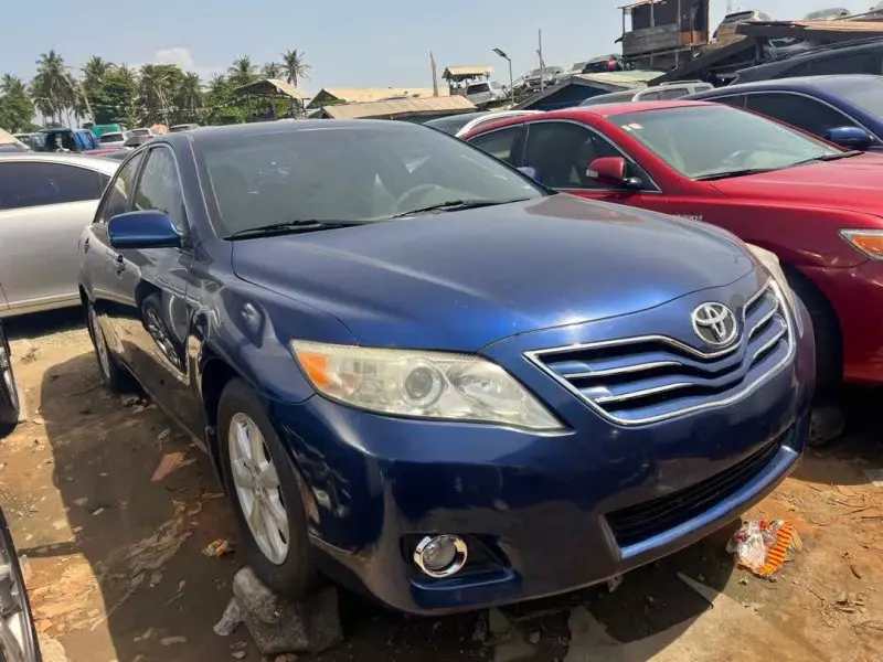 Toyota Camry   - 2011