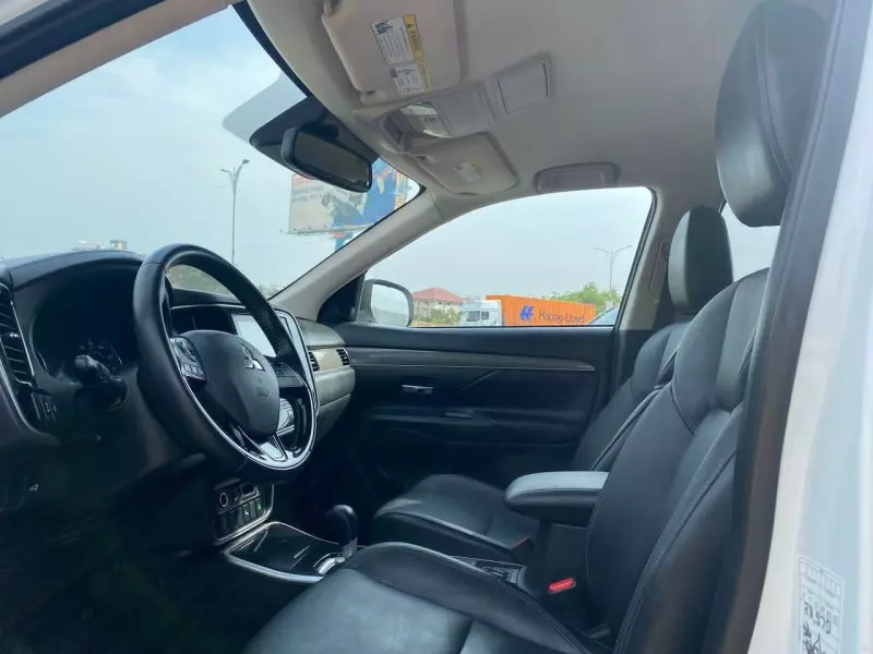 Mitsubishi OUTLANDER   - 2020
