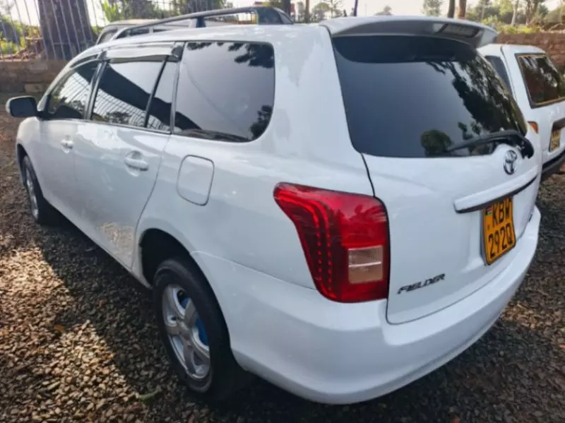 Toyota Fielder    - 2006