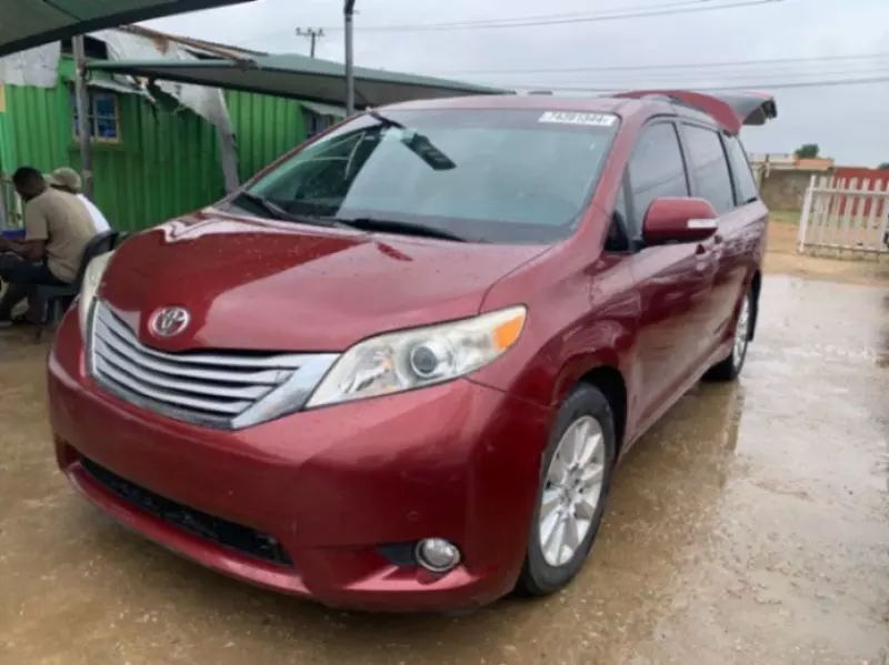 Toyota Sienna   - 2014