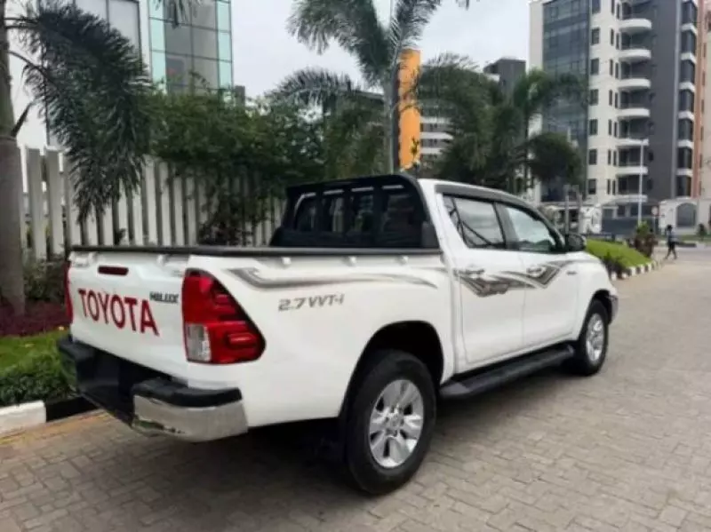 Toyota Hilux    - 2017