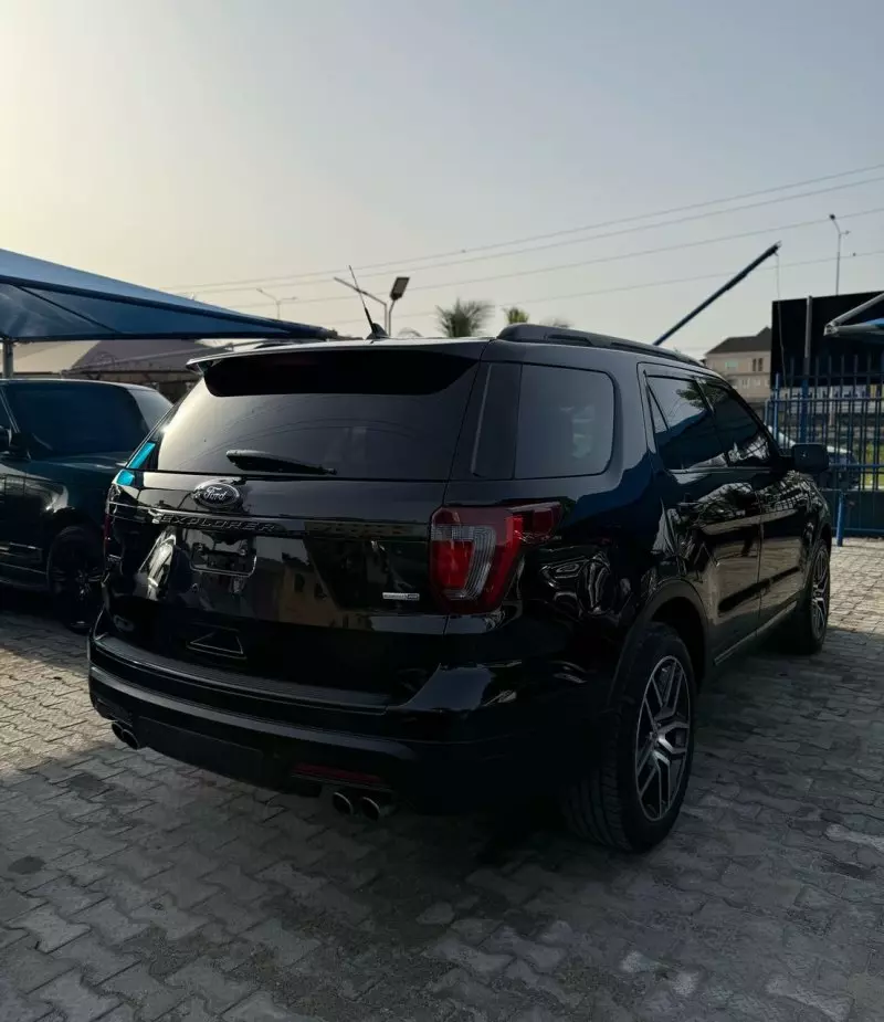 Ford Explorer   - 2018