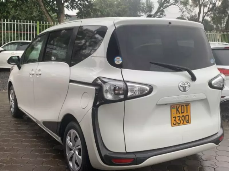 Toyota Sienta   - 2018