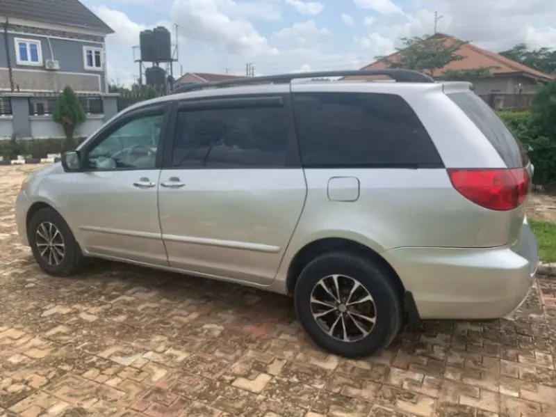 Toyota Sienna   - 2008
