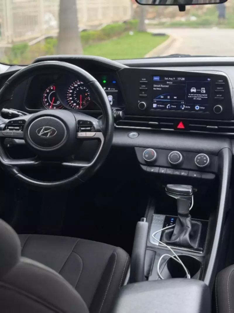Hyundai Elantra   - 2021