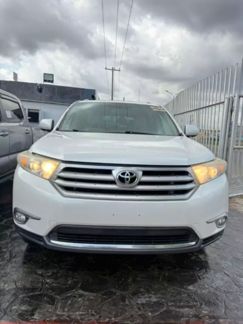 Toyota Highlander   - 2012