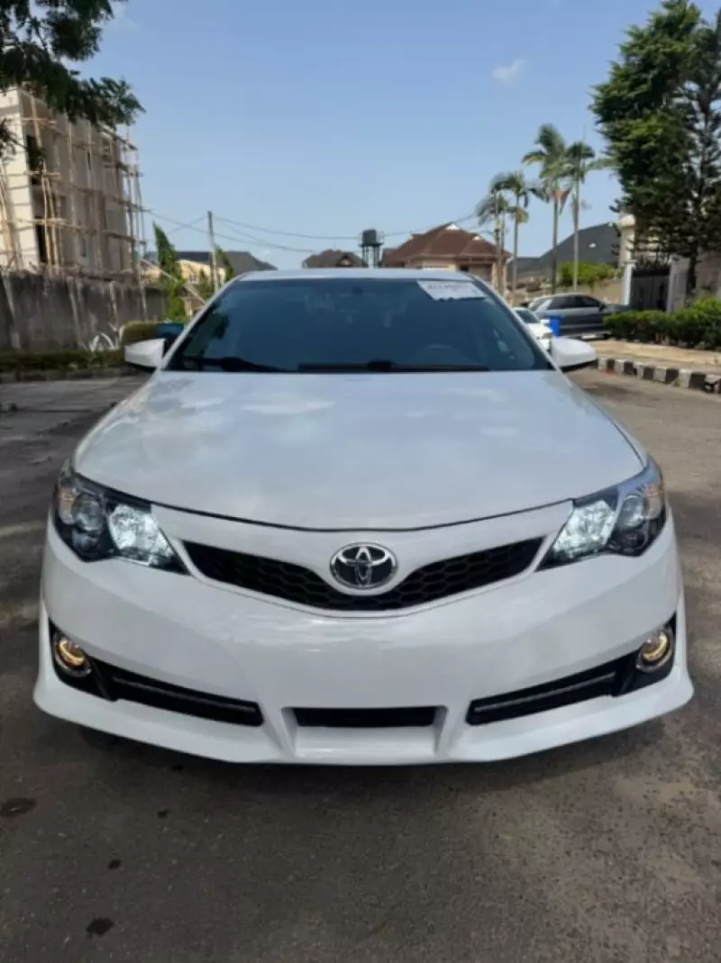 Toyota Camry   - 2013