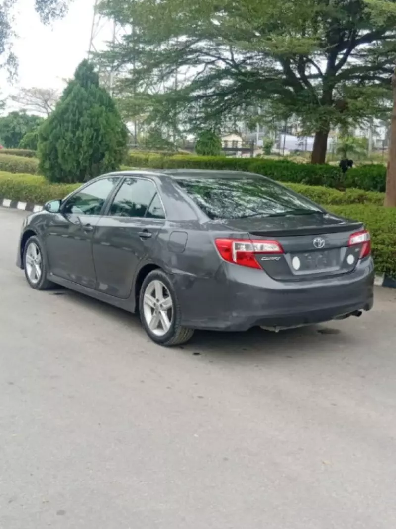 Toyota Camry - 2012