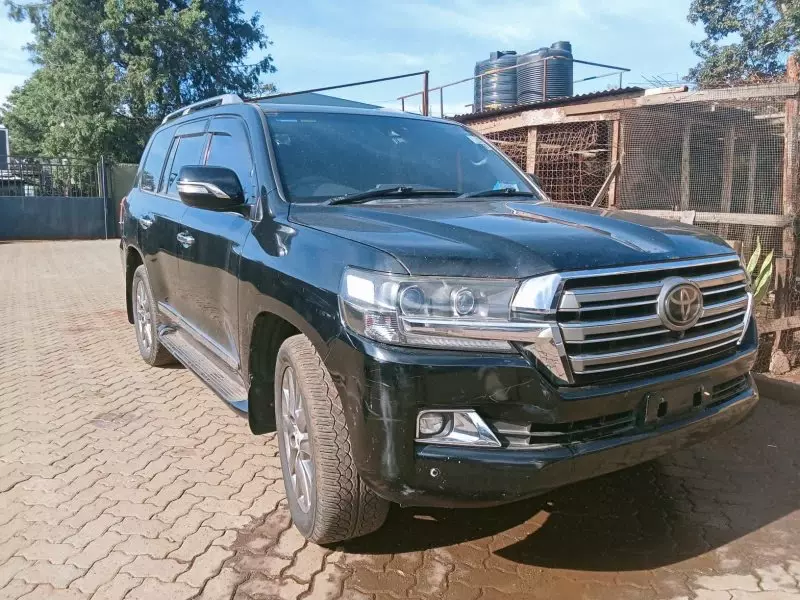 Toyota Landcruiser  V8   - 2016