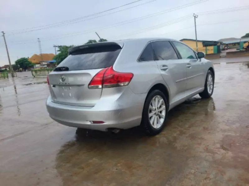 Toyota Venza   - 2011