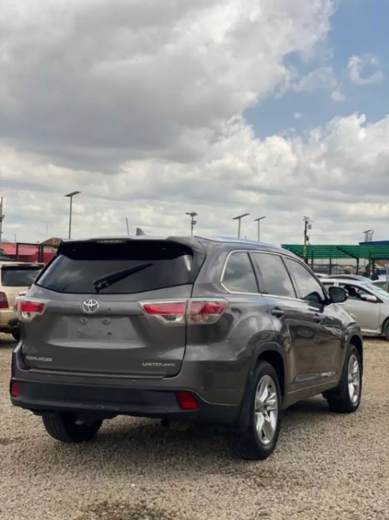 Toyota Highlander   - 2014