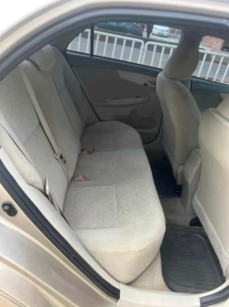 Toyota corolla   - 2010