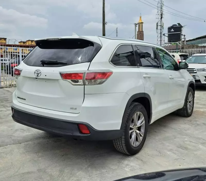 Toyota Highlander   - 2015