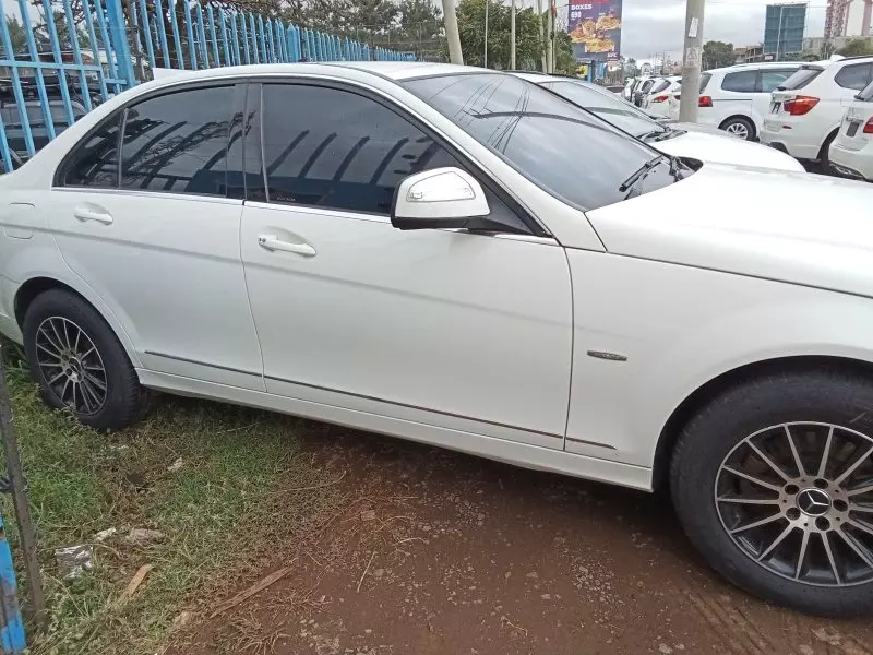 Mercedes-Benz C200   - 2010