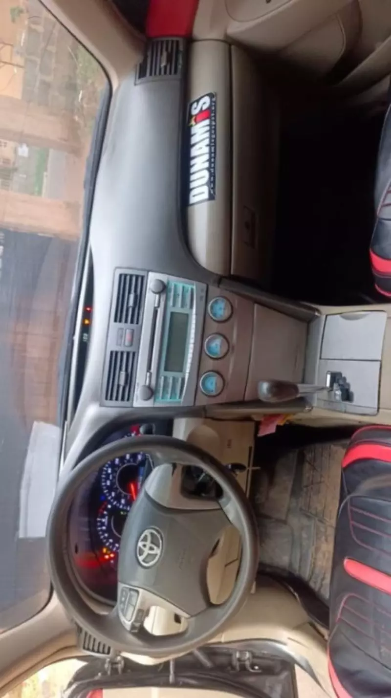 Toyota Camry   - 2010