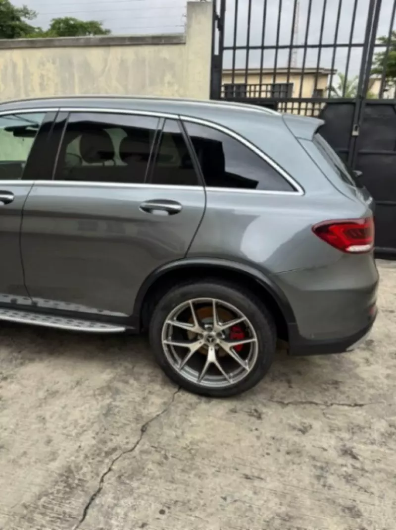 Mercedes-Benz GLC 300   - 2021