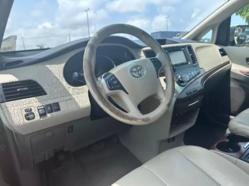 Toyota Sienna   - 2014