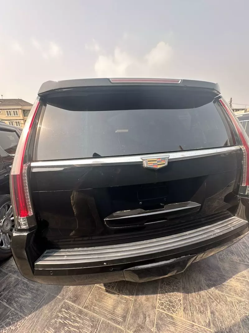 Cadillac Escalade   - 2015