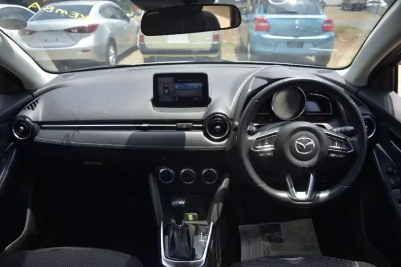 Mazda Demio   -