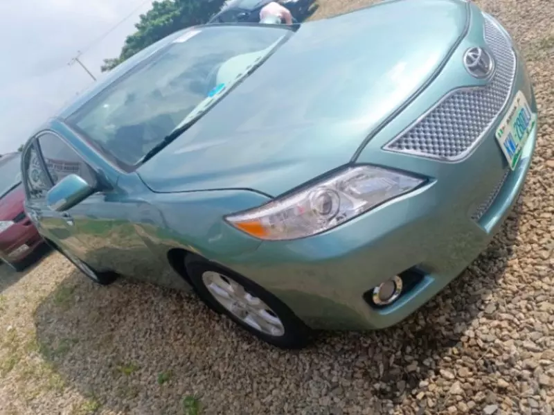 Toyota Camry   - 2011