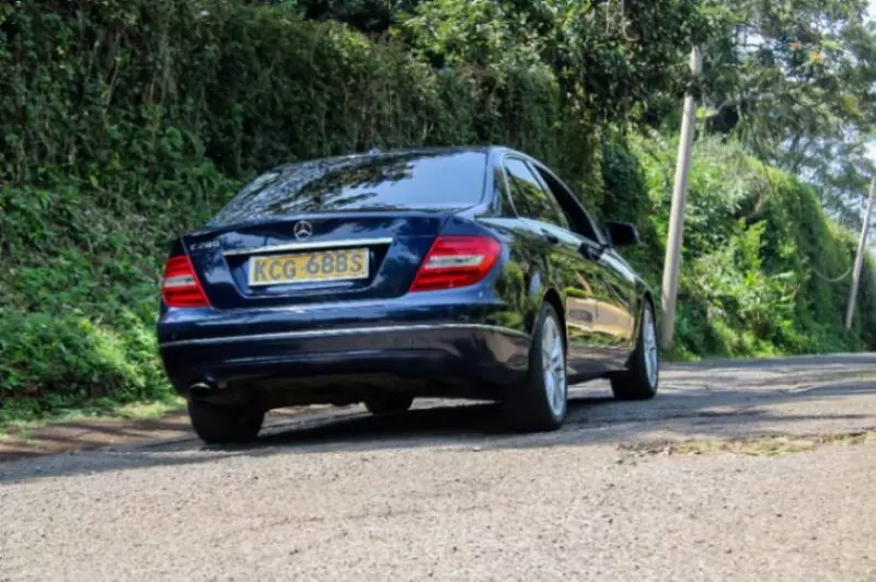 Mercedes-Benz C200   - 2011