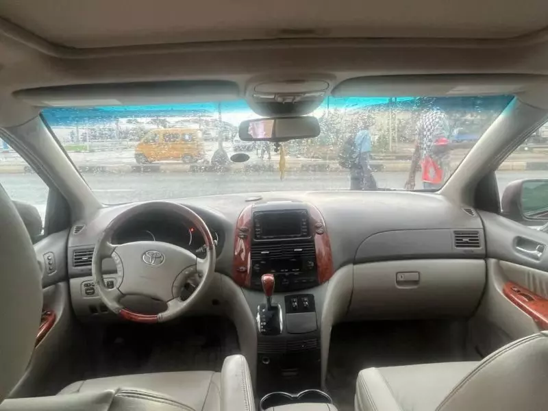 Toyota Sienna   - 2010
